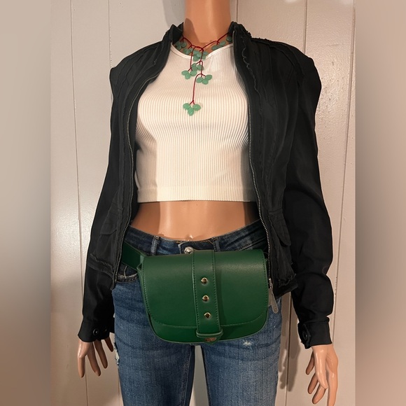 FOREVER 21 Belt bag - Green with gold tones hardware - Picture 2 of 7